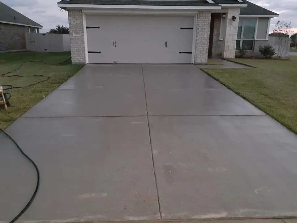 Professional lawn mowing service in College Station, TX - Pickney's Lawnservice and More