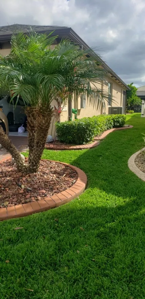 Custom yard maintenance in Port St. Lucie, FL by Pico's lawn and maintenance
