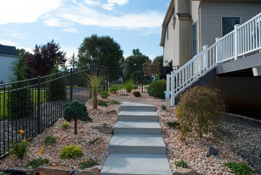 Professional landscaping services experts serving Manalapan, NJ - Picture Perfect Landscaping