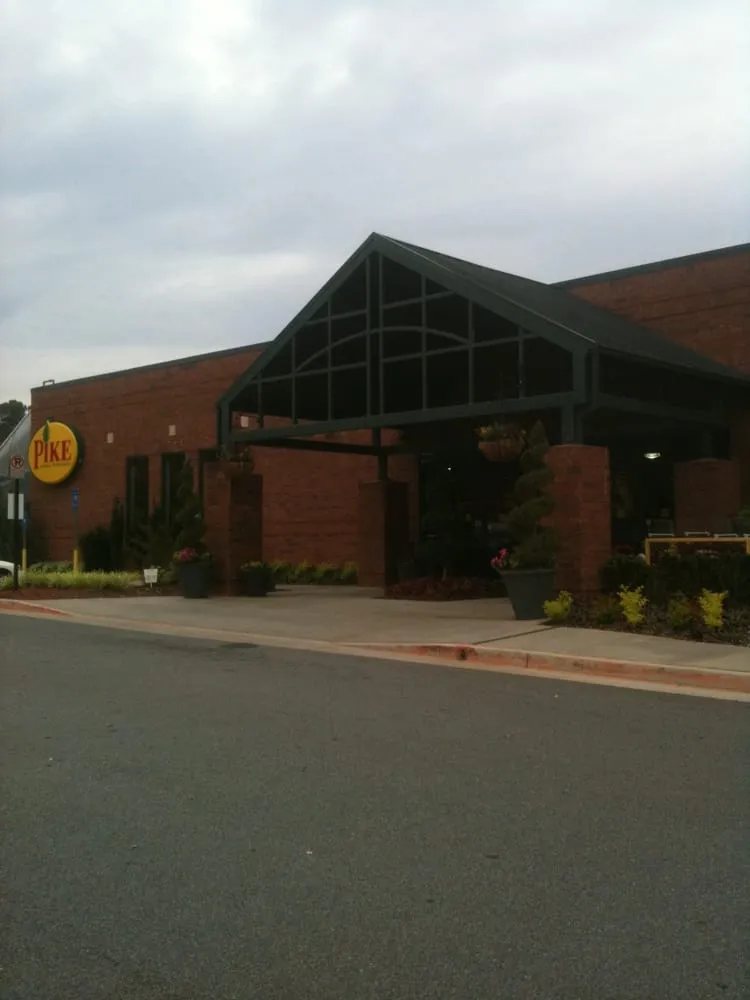 Custom yard cleanup service experts serving Acworth, GA - Pike Nurseries