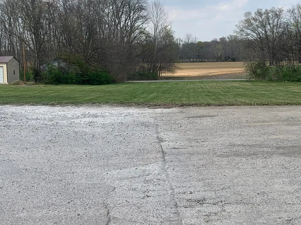 Expert lawn care service experts serving Omaha, IL - Pilson Prince Lawn Care