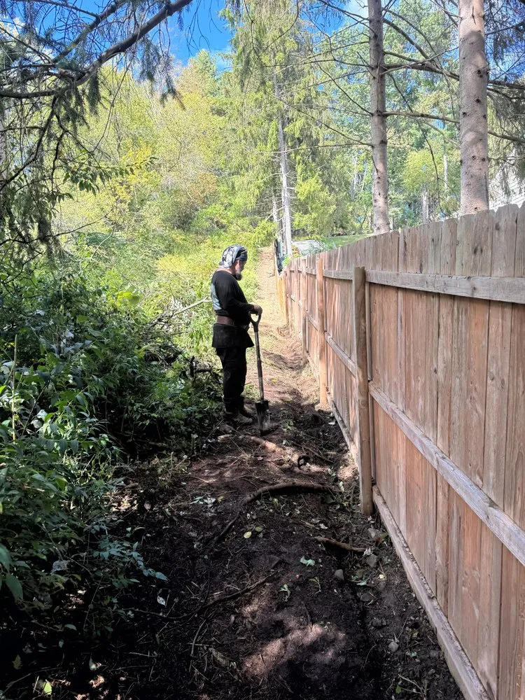 Custom outdoor landscaping in Middletown, NY by Pin8 Mazariegos Landscaping & Construction