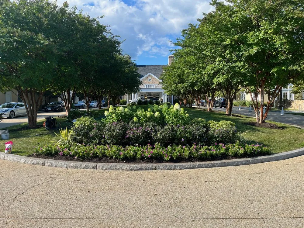 Custom garden landscaping experts serving Leesburg, VA - Pine Ridge Landscaping