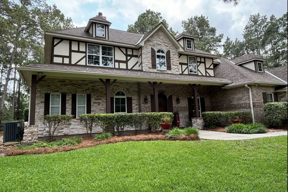 Custom residential landscaping in Katy, TX - Pine Straw Texas