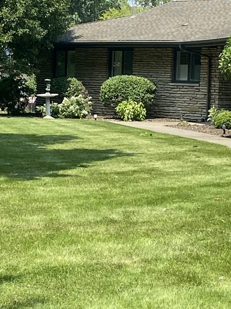 Expert lawn mowing service in Romeoville, IL - Pineda Landscaped