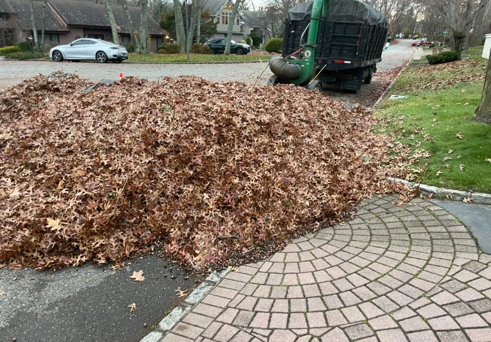 Custom lawn care service experts serving Smithtown, NY - Pineda Landscaping