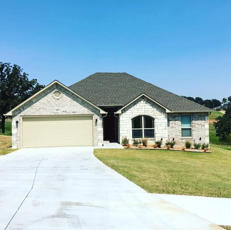 Trusted residential landscaping experts serving Van Buren, AR - Pineda Lawn Maintenance & Pest Control