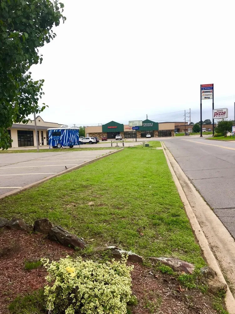 Top-rated yard cleanup service in Van Buren, AR by Pineda Lawn Maintenance & Pest Control