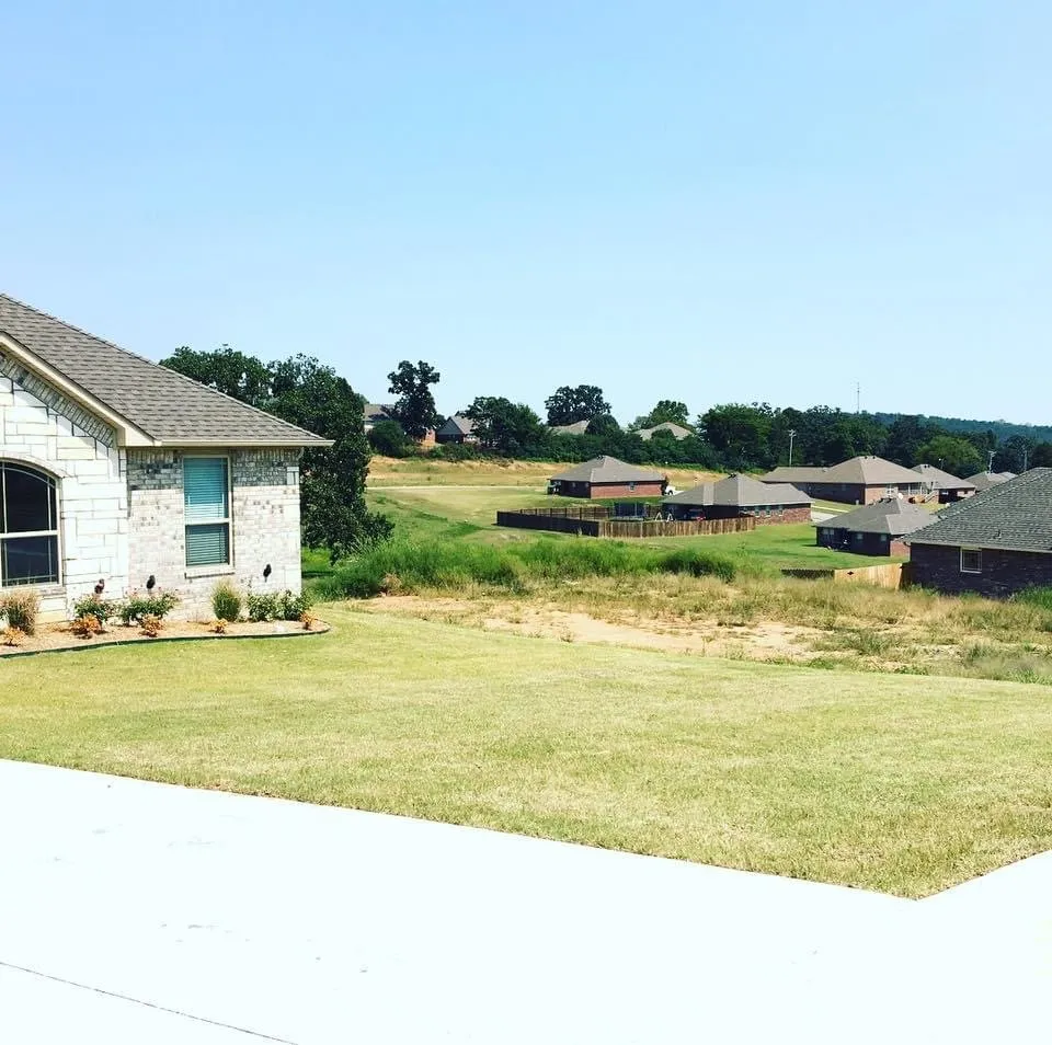 Professional residential landscaping in Van Buren, AR by Pineda Lawn Maintenance & Pest Control