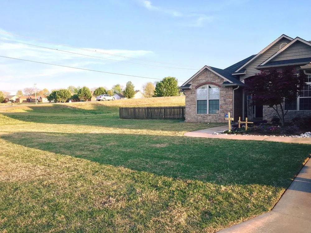Local residential landscaping for beautiful yards in Van Buren, AR by Pineda Lawn Maintenance & Pest Control