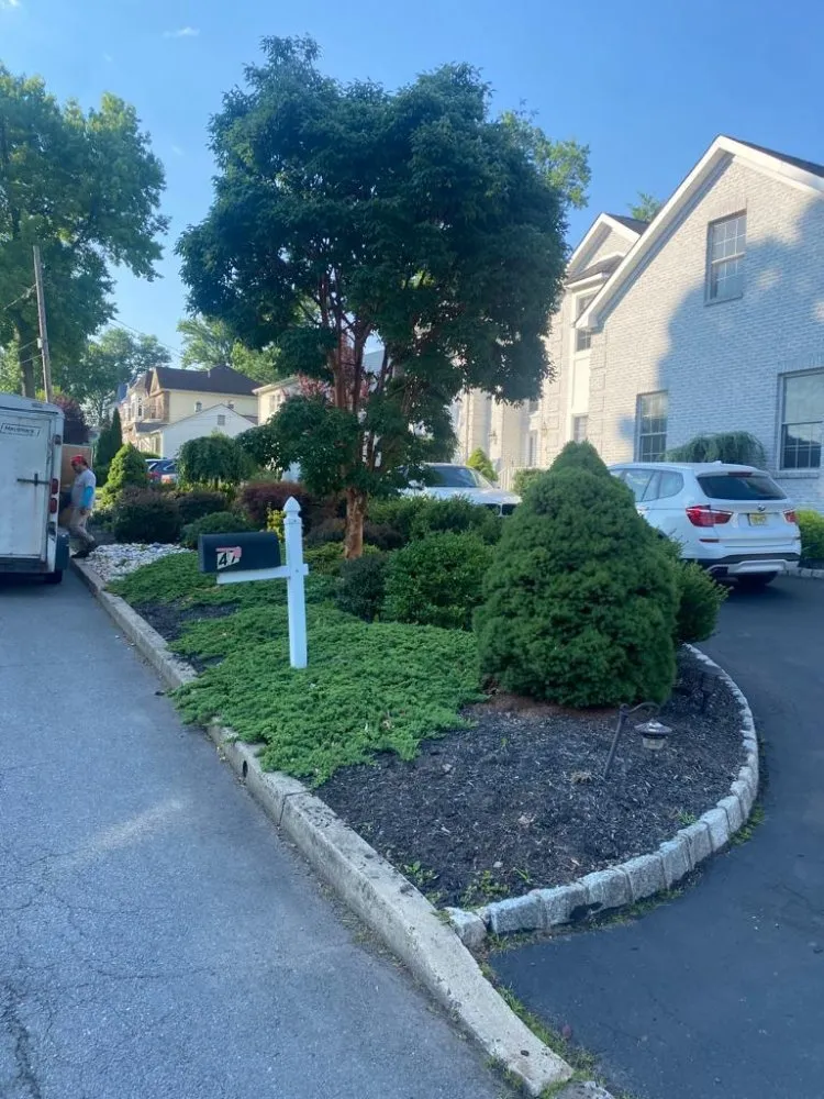 Expert garden landscaping in Elizabeth, NJ by Pineda Seamless Gutters And Landscaping