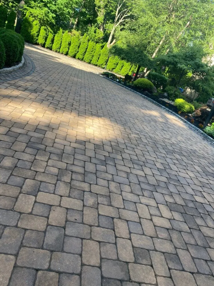 Trusted outdoor landscaping experts serving Elizabeth, NJ - Pineda Seamless Gutters And Landscaping