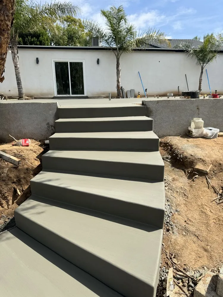 Reliable landscape installation for year-round maintenance in Long Beach, CA by Pinewood Design