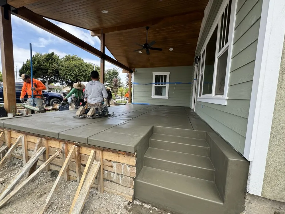 Custom lawn mowing service in Long Beach, CA - Pinewood Design