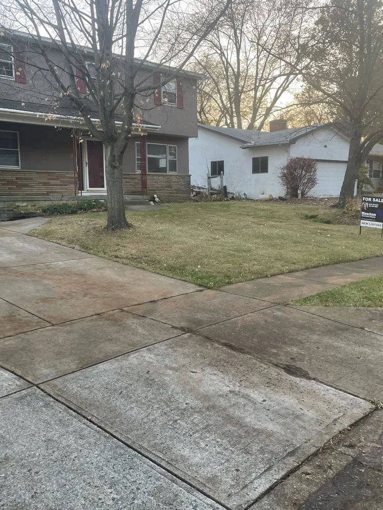 Reliable lawn mowing service in Columbus, OH - Pinkston's Lawn Maintenance