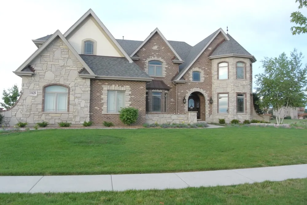 Top-rated yard maintenance in New Lenox, IL by Pinnacle Landscaping & Lawn Management