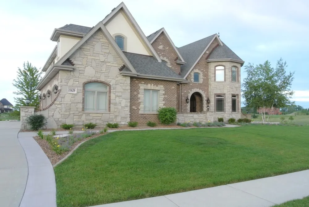 Top-rated landscaping services in New Lenox, IL by Pinnacle Landscaping & Lawn Management