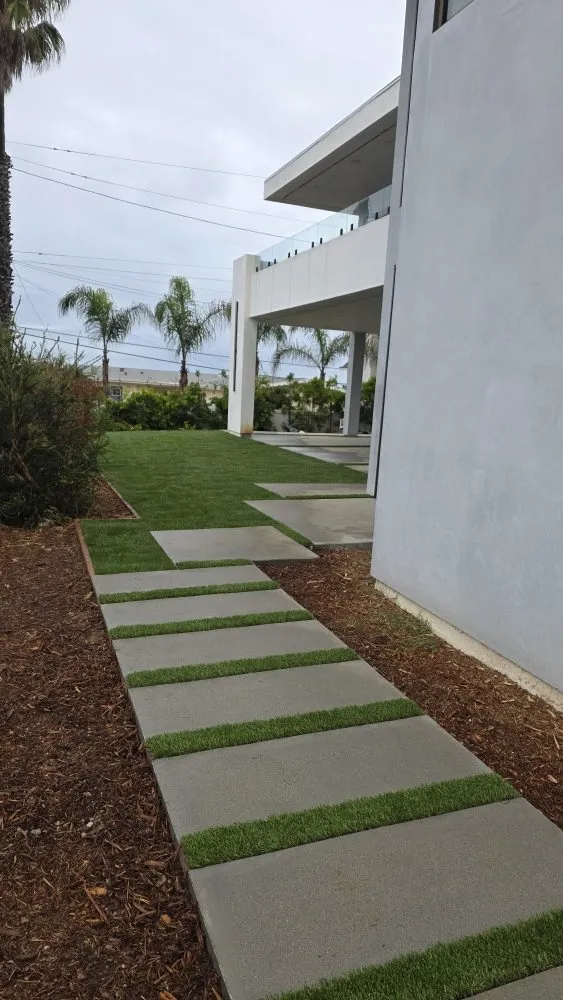 Expert landscaping services for year-round maintenance in Valley Center, CA by Pinnacle Point Builders