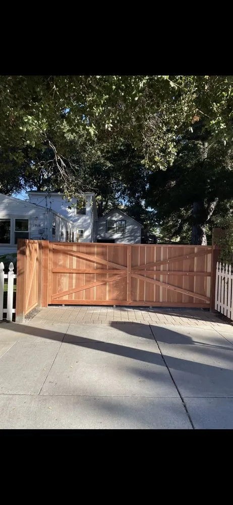 Reliable lawn mowing service experts serving East Palo Alto, CA - Pinon Landscape