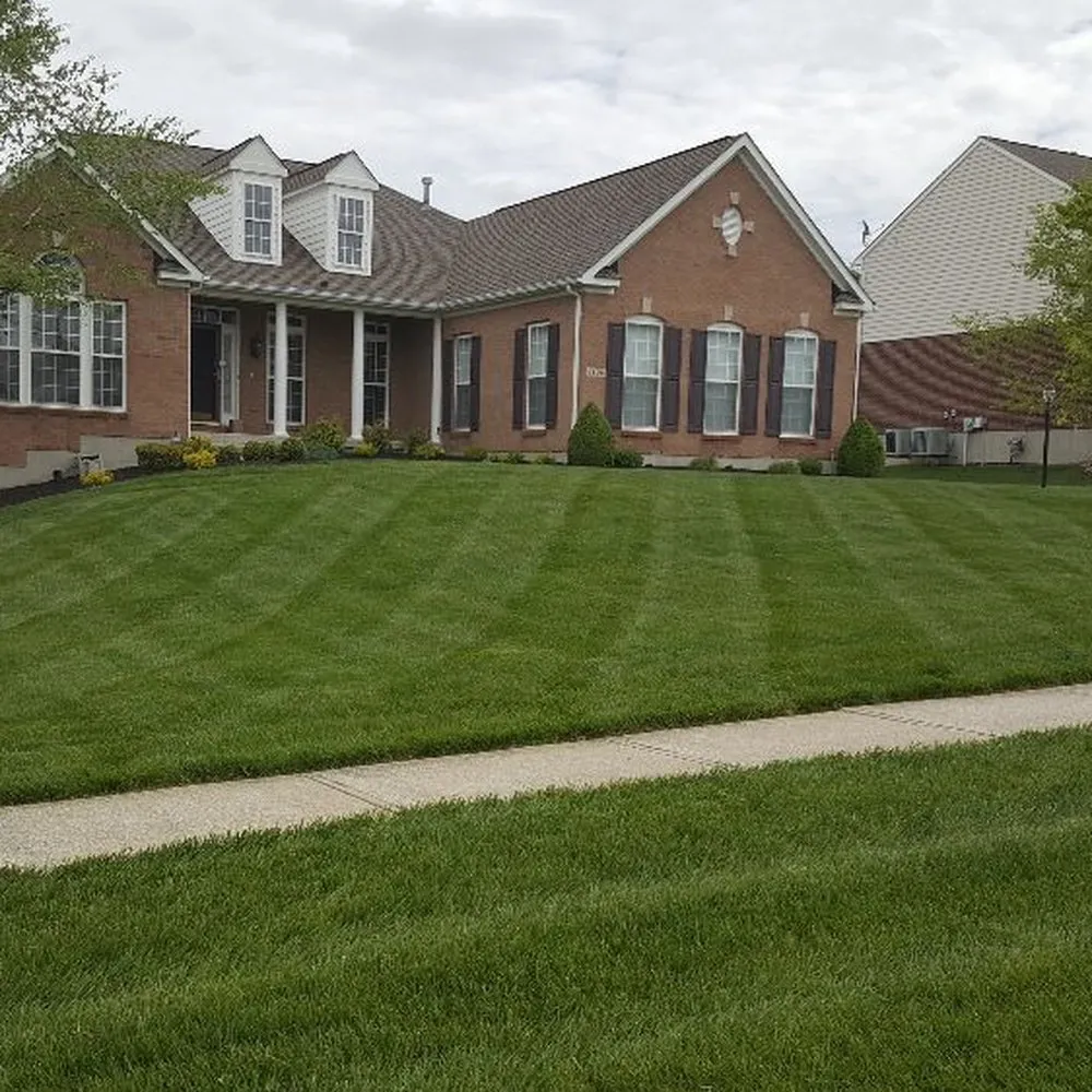 Custom lawn mowing service experts serving Bethpage, TN - Pioneer Lawn Care