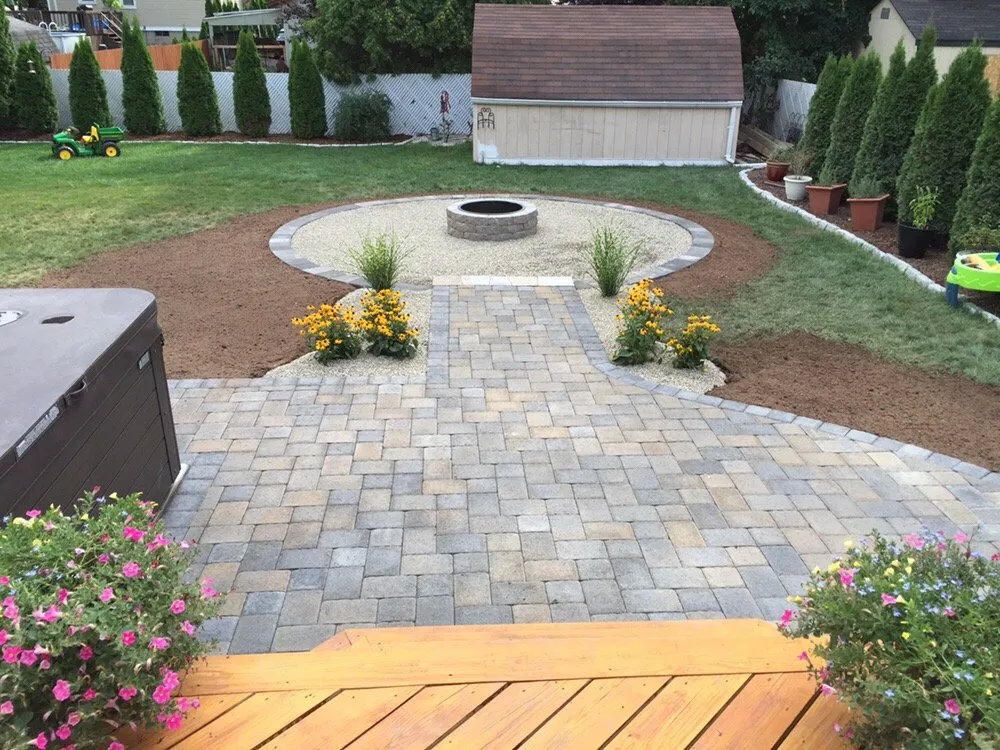 Expert garden landscaping in North Haven, CT by Pitch Pines Landscaping