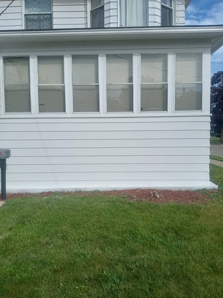 Custom lawn care service experts serving Monroe, MI - Pitt Sub Contracting