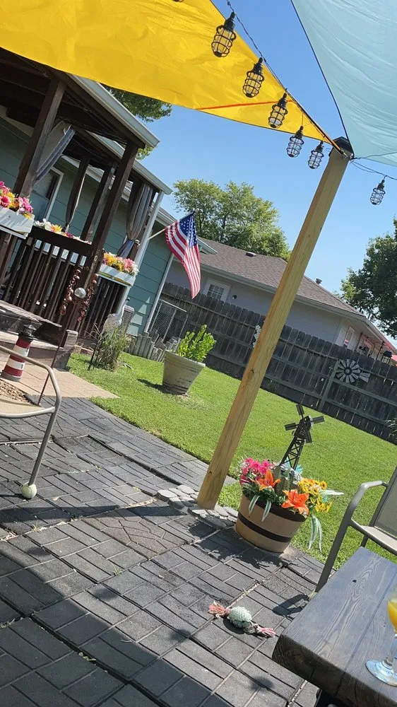 Reliable lawn care service experts serving Salina, KS - Pitt’s Lawn Care