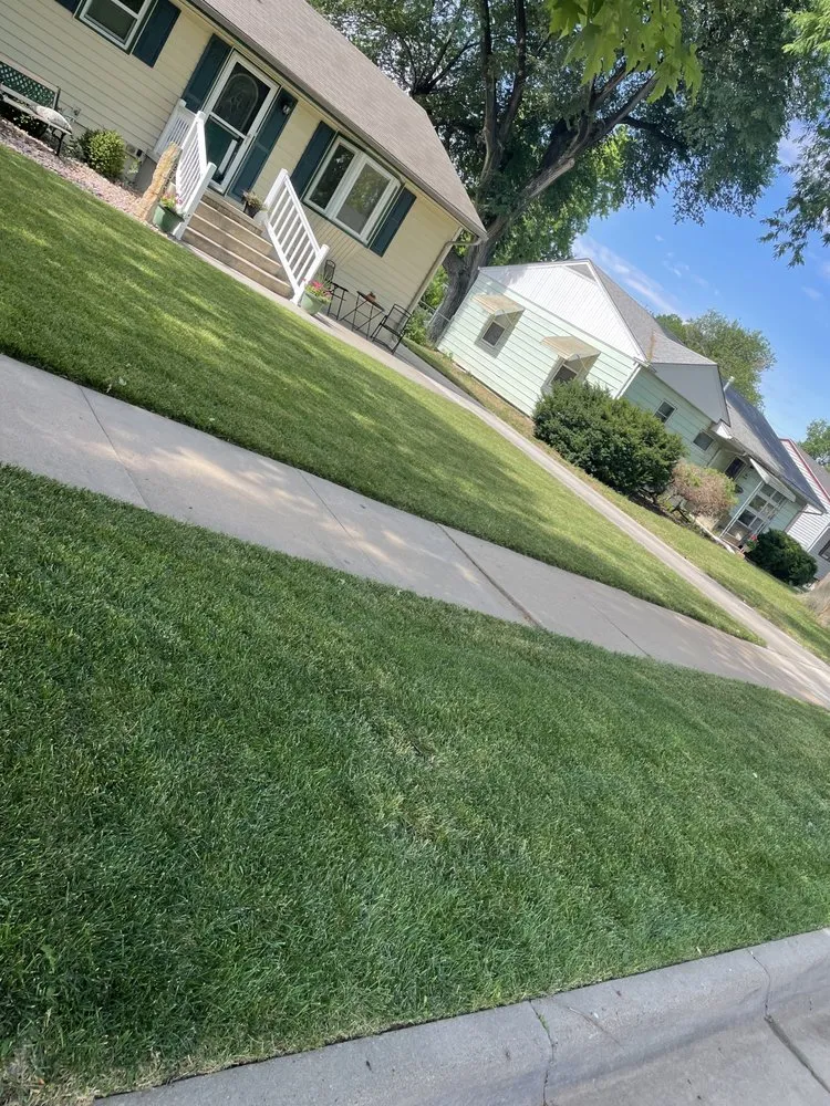 Custom garden landscaping experts serving Salina, KS - Pitt’s Lawn Care