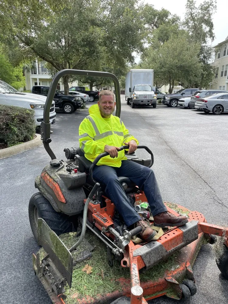 Local landscaping services experts serving Hillsborough, FL - Pitts Precision Lawn Services