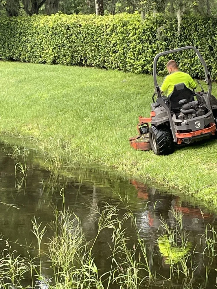 Custom garden landscaping for residential properties in Hillsborough, FL by Pitts Precision Lawn Services