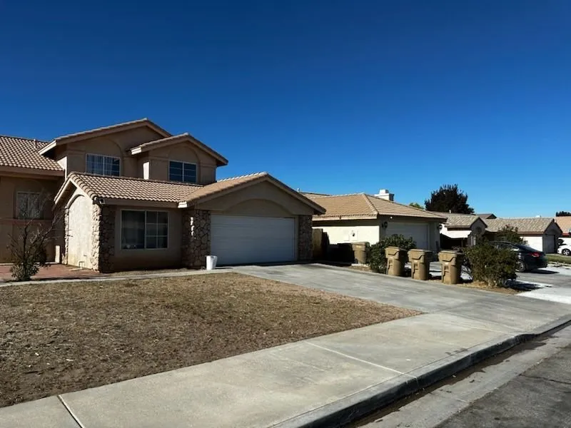 Expert yard cleanup service in Victorville, CA by PJ’s lawn care services