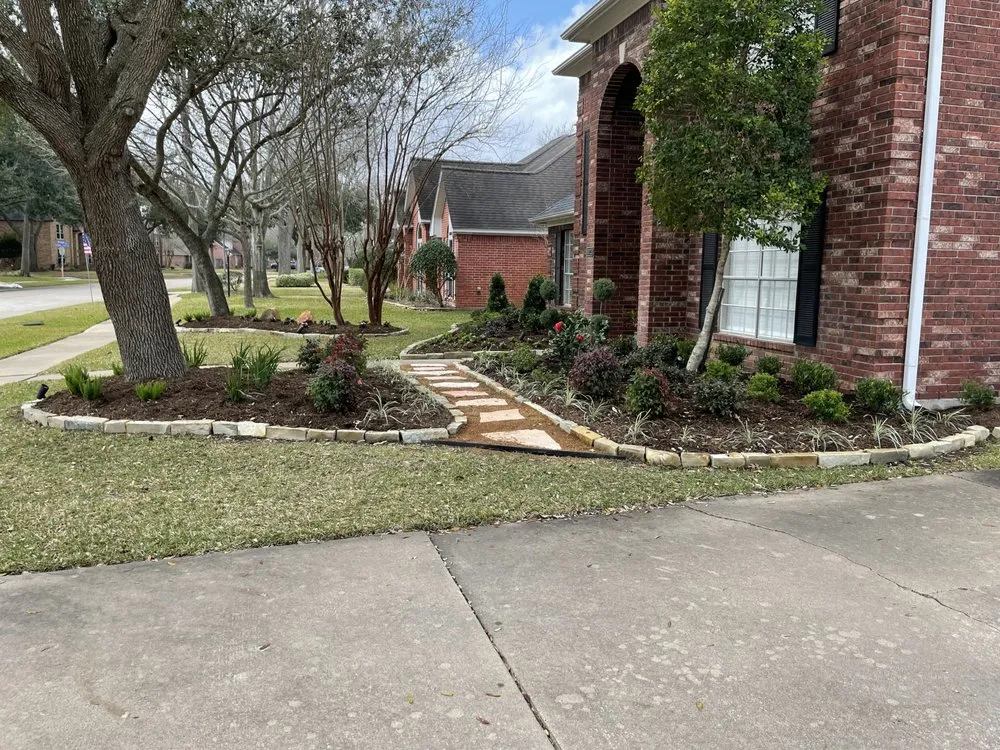 Professional yard maintenance in Richmond, TX - PJ's Patios & Landscaping