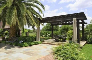 Custom outdoor landscaping experts serving Houston, TX - Plan & Planting Associates