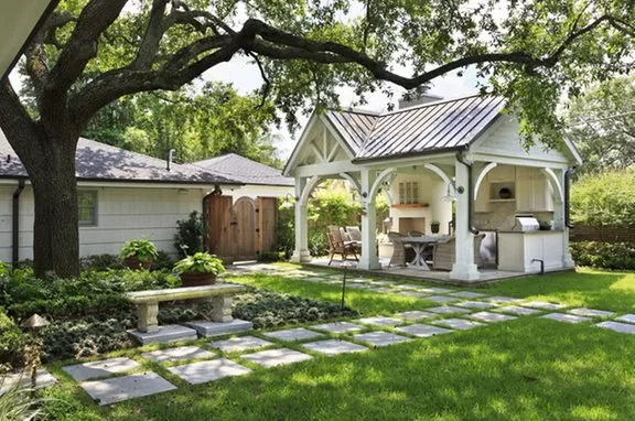 Custom lawn mowing service experts serving Houston, TX - Plan & Planting Associates