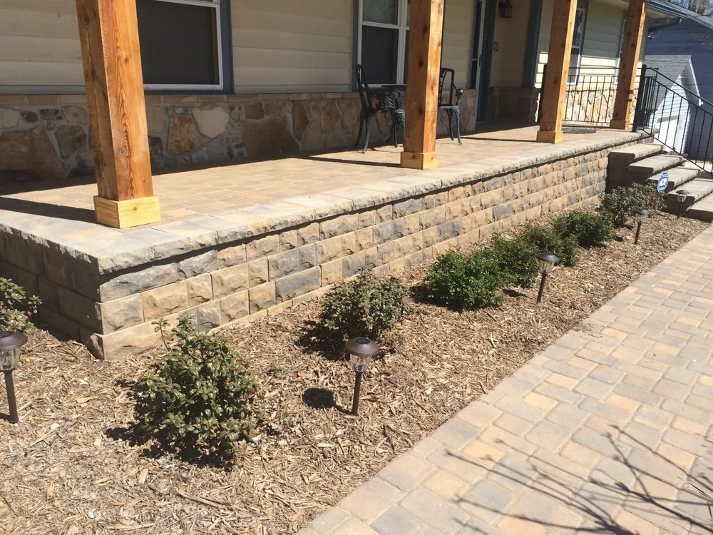 Professional landscaping services experts serving Knoxville, TN - Plan-It Green Landscapes