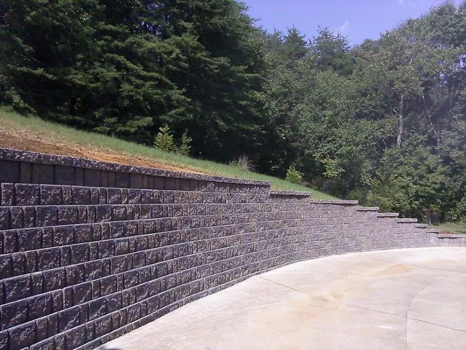 Top-rated residential landscaping with custom design in Knoxville, TN by Plan-It Green Landscapes