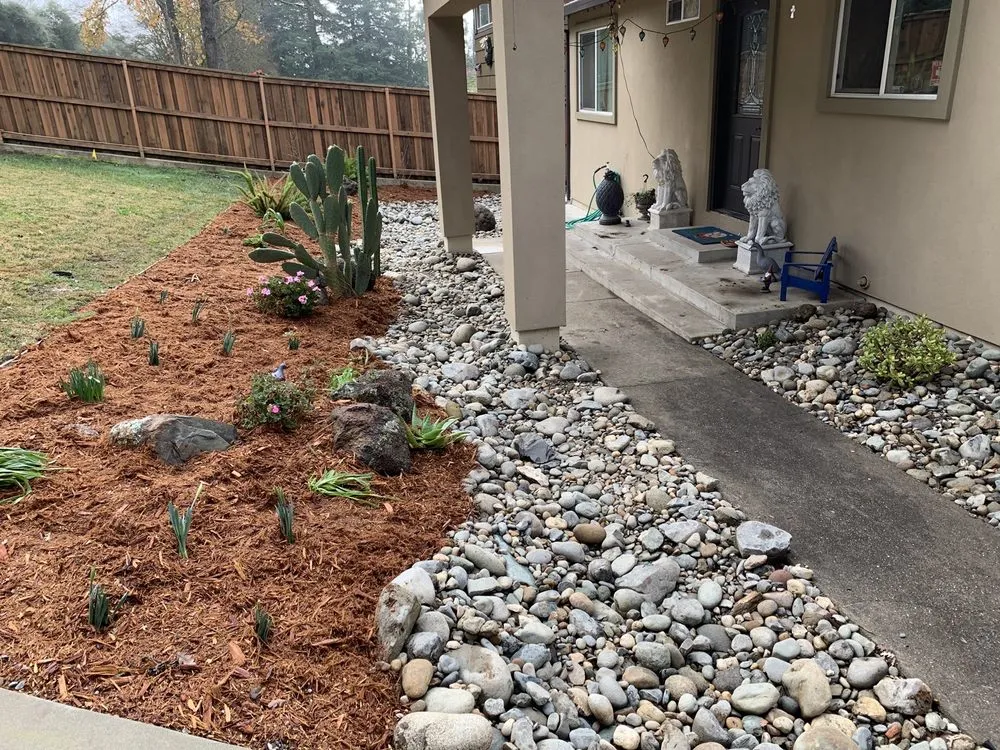 Custom garden landscaping for beautiful yards in Sacramento, CA by Plan It Landscapes