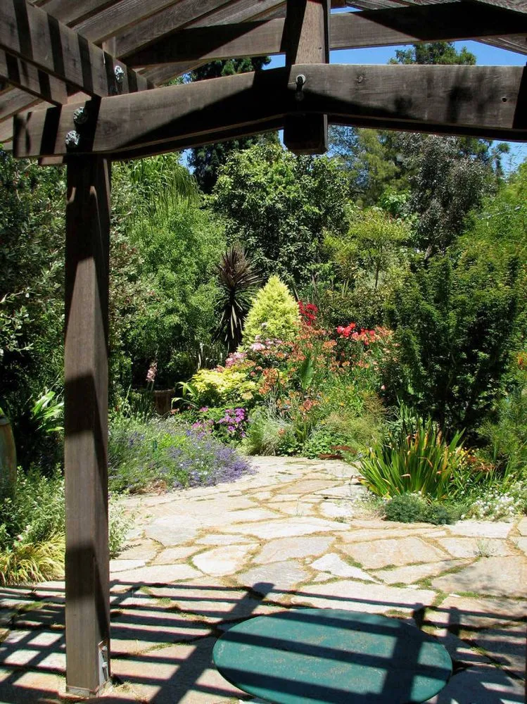 Professional lawn mowing service in Tiburon, CA - Planet Horticulture