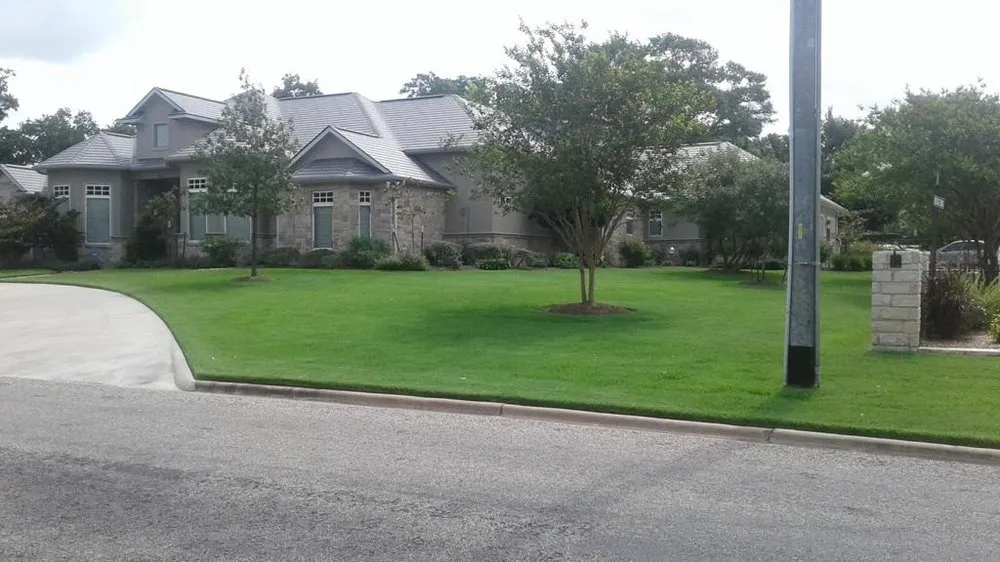 Top-rated lawn care service in Bellville, TX - Planet Landscape