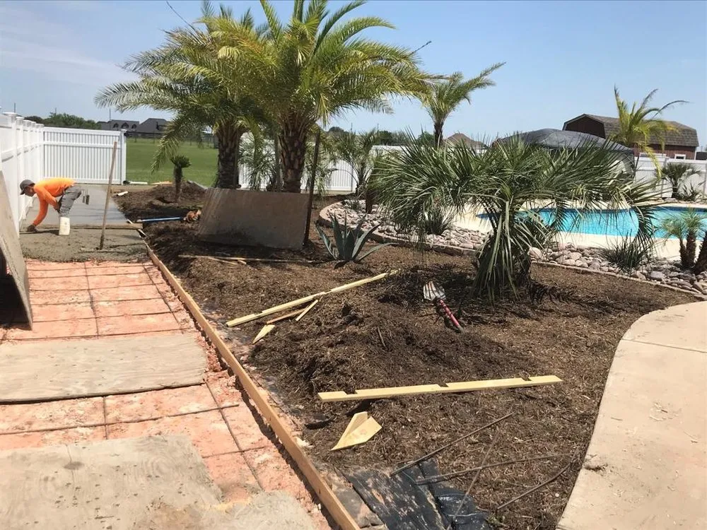 Local lawn care service experts serving Bellville, TX - Planet Landscape