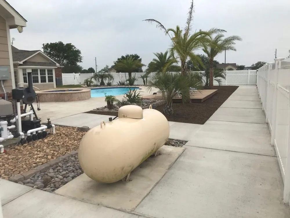 Custom landscape design experts serving Bellville, TX - Planet Landscape