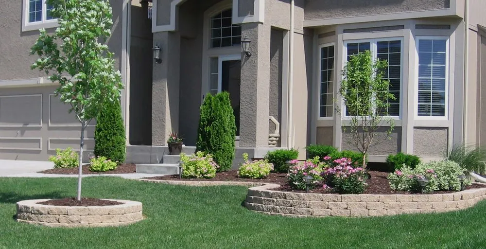 Local yard maintenance for residential properties across Sarasota, FL - Planet picasso