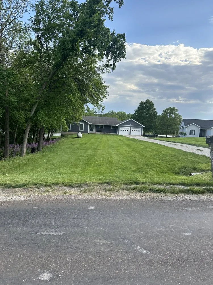 Reliable yard cleanup service in Cameron, MO by PlaneTurf Lawncare