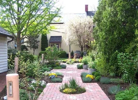 Local yard maintenance for homes in Aldie, VA by Plant A Plant Landscape Company