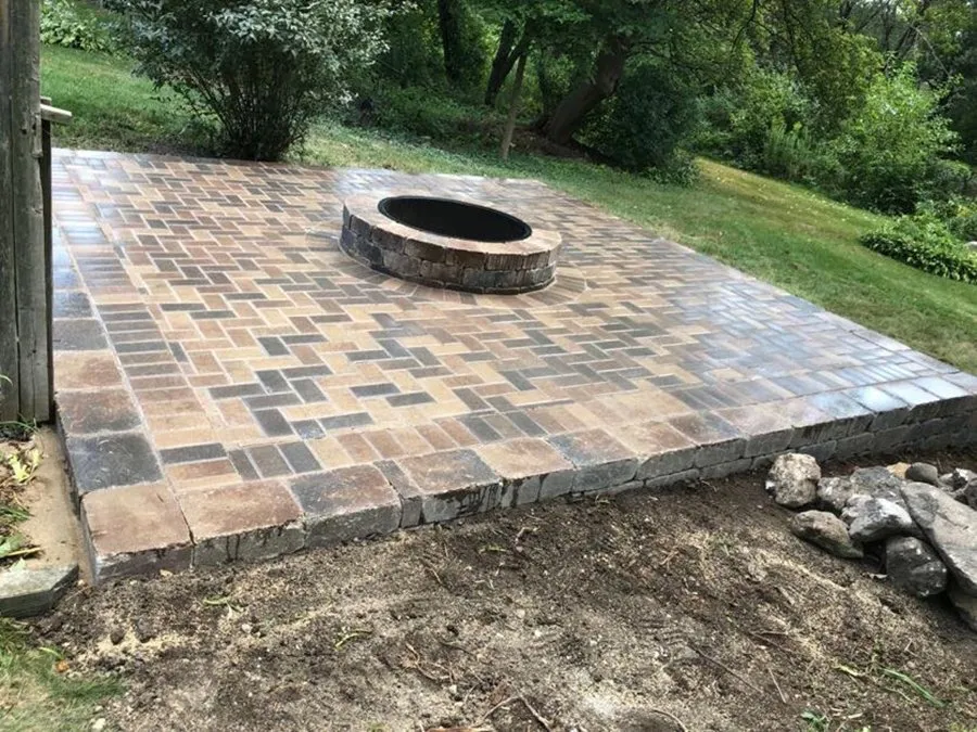 Trusted lawn care service experts serving Harvard, IL - Plant Garden