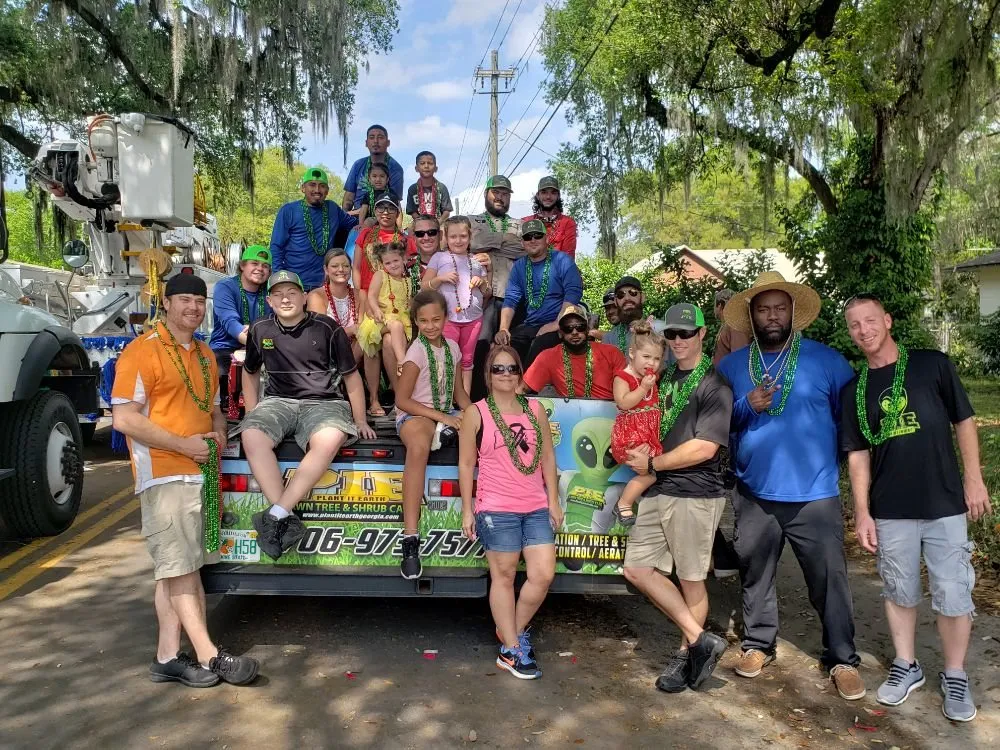 Local yard cleanup service in Plant City, FL - Plant It Earth | Plant City