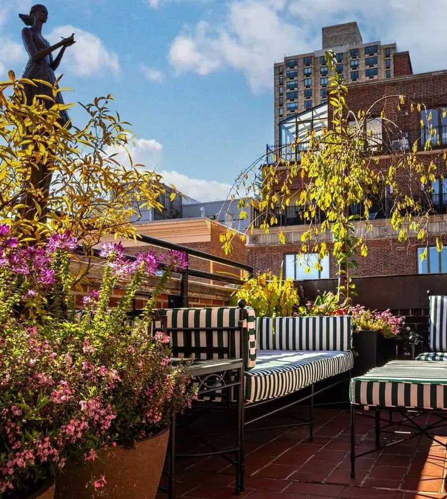 Custom landscaping services experts serving Long Island City, NY - Plant Specialists