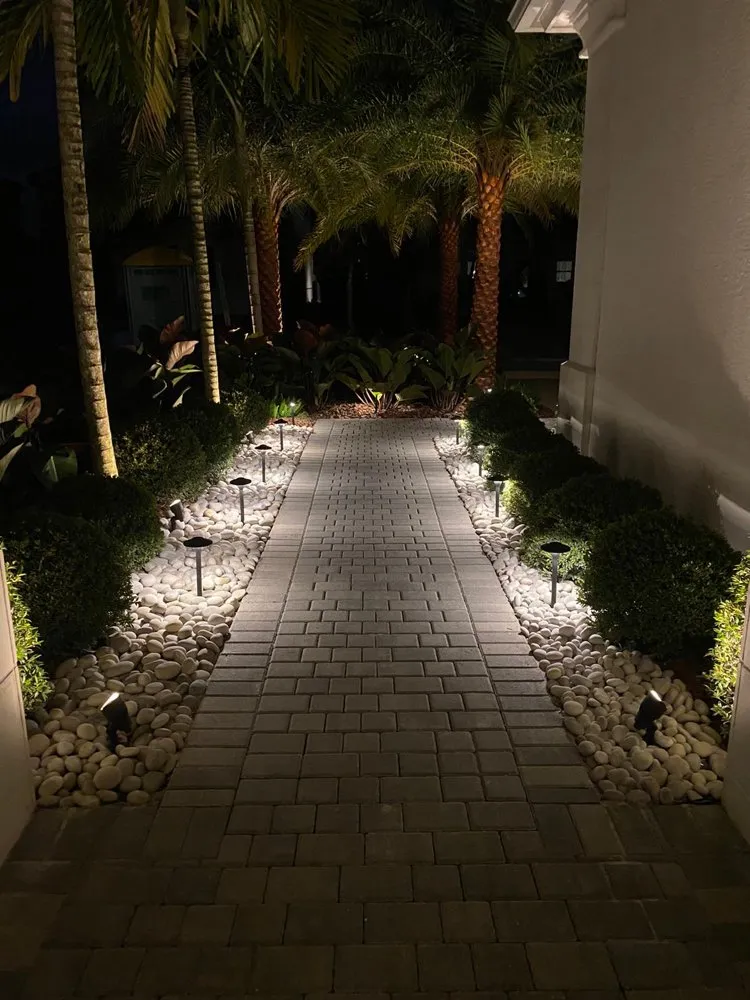 Top-rated lawn care service for homes in Boca Raton, FL by Plantae