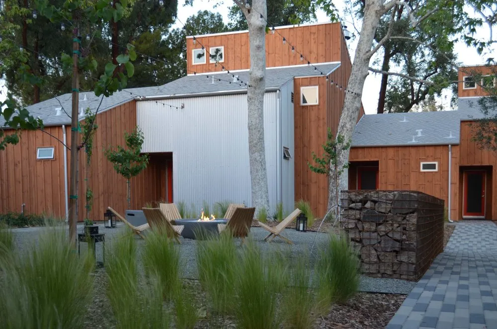 Top-rated lawn mowing service experts serving Palos Verdes Estates, CA - Plantasia