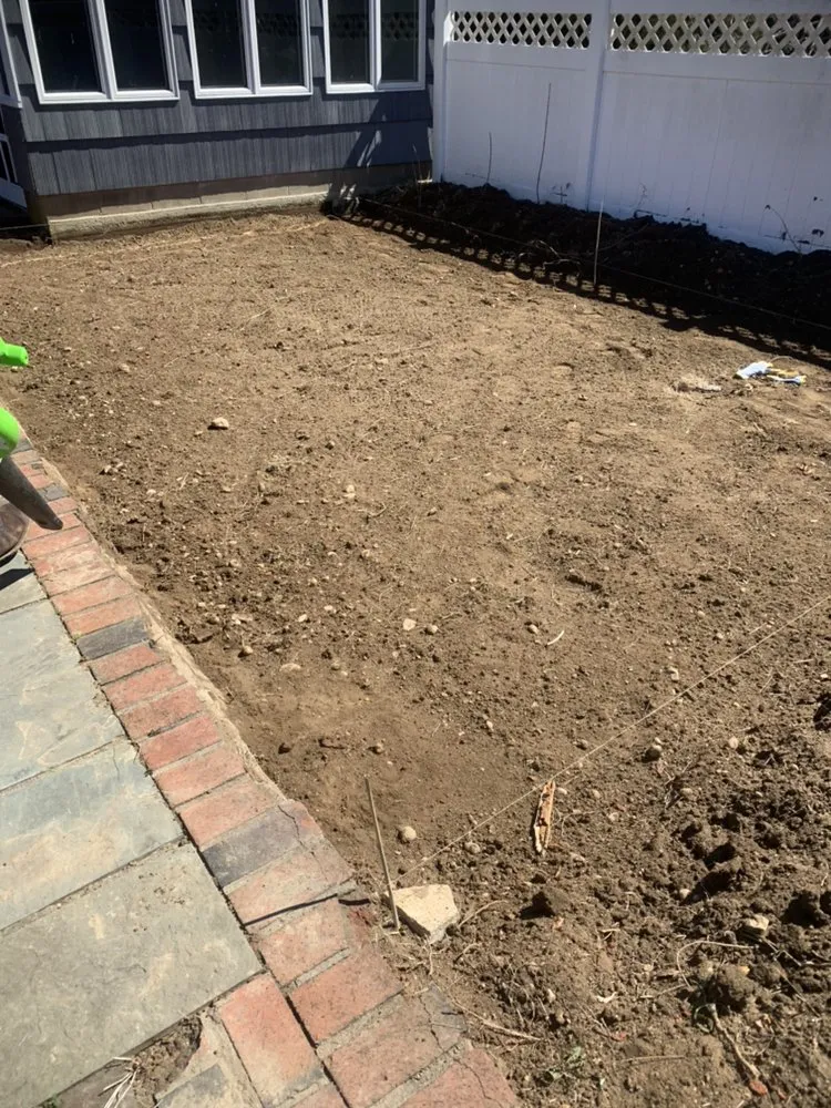 Local lawn care service experts serving Bay Shore, NY - Planteriors Design and Amazing Earth